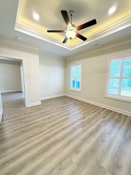 Building Photo - 128 Hallandale Ln