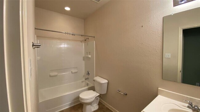 Building Photo - 21515 Kingston Terrace Ln