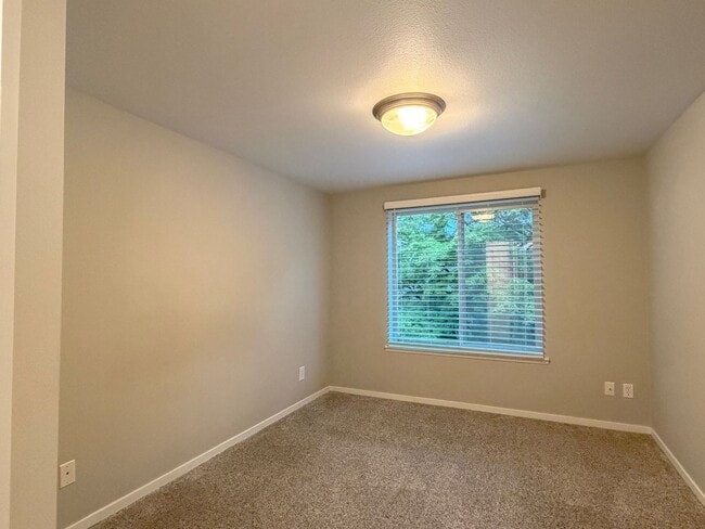 Building Photo - Gorgeous 2bd/2bth Lower Queen Anne Condo, $2,850/mo.