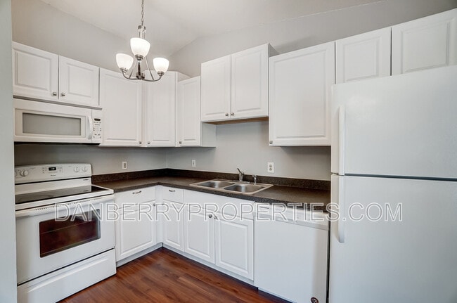 Building Photo - 3629 Turret Green Dr