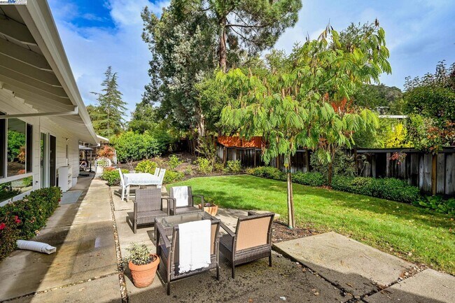 Building Photo - 1288 Candy Ct