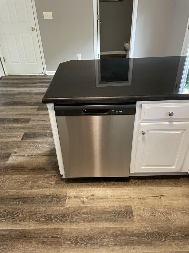 Building Photo - 5100 Hardy Ct