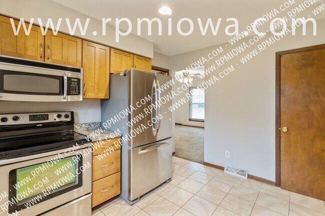 Building Photo - RANCH HOME IN ANKENY!! 3 Bed, 1 Bath home ...
