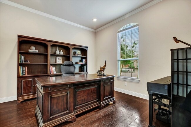 Building Photo - 1807 Drake Dr