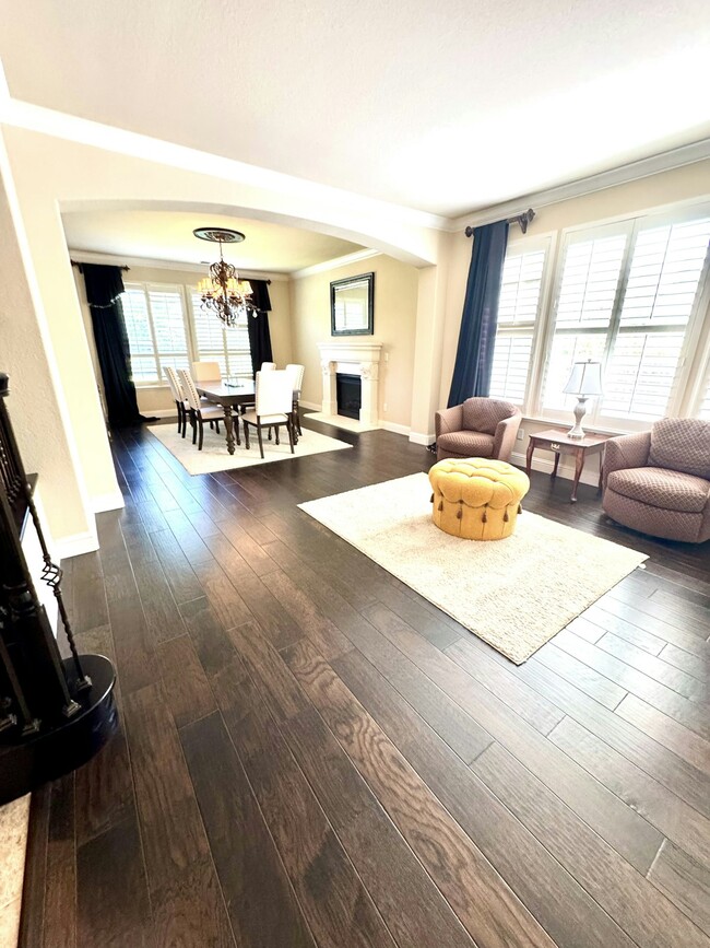 Building Photo - 1617 Baroness Way