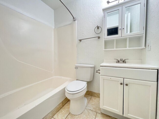 Building Photo - 183 Monte Largo Dr NE