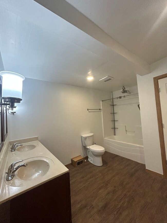 Building Photo - Updated 3 Bedroom House!