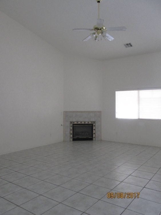 Building Photo - SUMMERLIN JEWEL! 4BD/2BA SINGLE STORY!