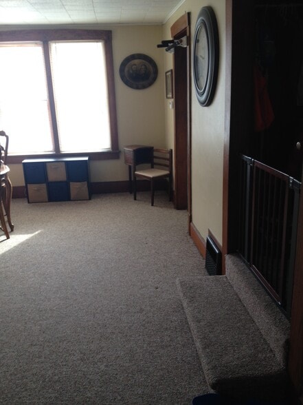 Dinning room area - 816 W 7th St