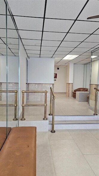 Building Photo - 2200 E Hallandale Beach Blvd