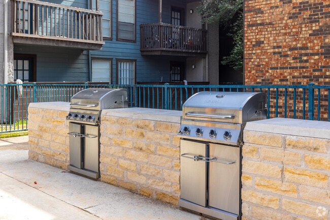 Outdoor Grilling Area - Chapel Oaks Apartments