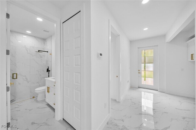 Building Photo - 314 Urbana St