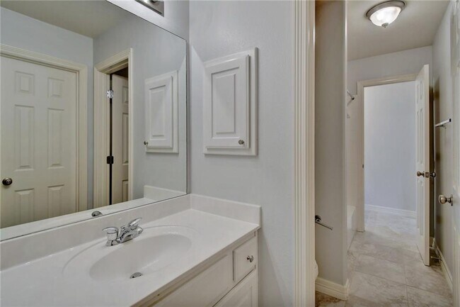 Building Photo - 2814 Cool River Loop