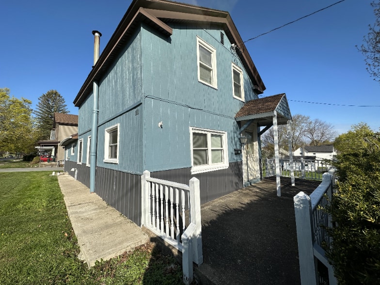 Primary Photo - 111 Erie St