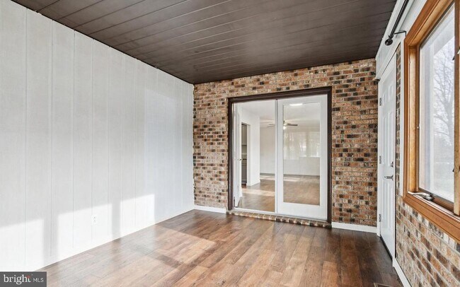 Building Photo - 715 Cooper Landing Rd