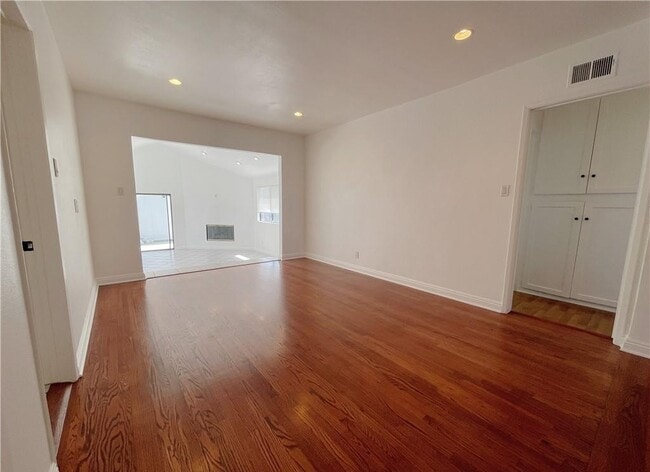 Building Photo - 15100 Dunton Dr
