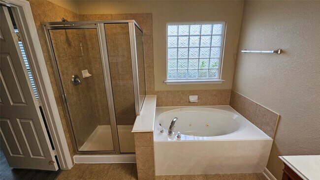Building Photo - 5650 Horseshoe Falls