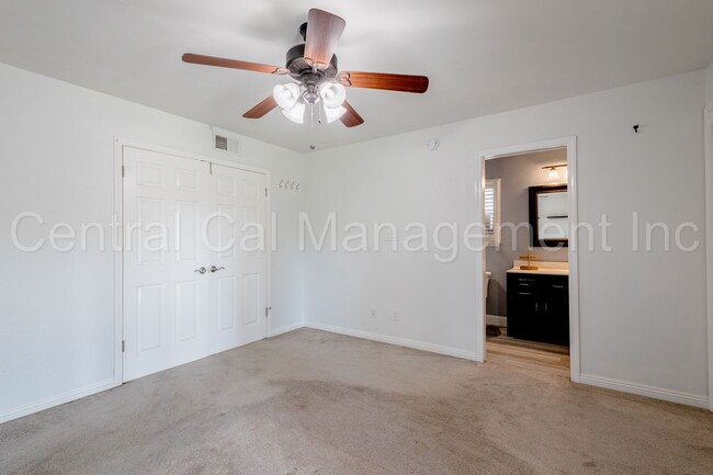 Building Photo - 3 Bedroom/2 Bath Home with Paid Solar and ...