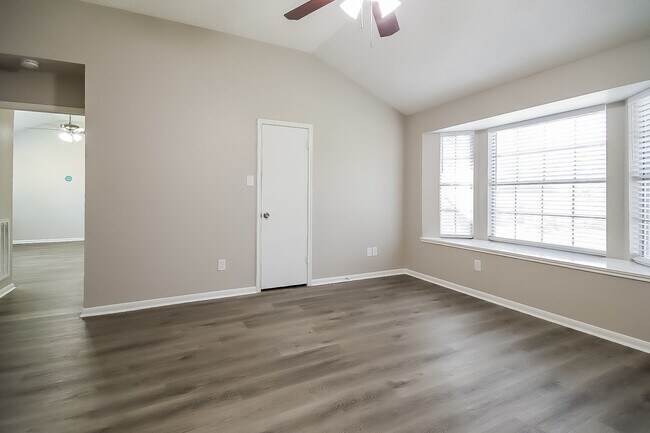 Building Photo - 28710 Sedgefield St