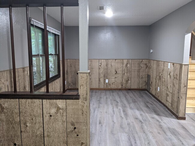 Building Photo - 1504 Colony Park Dr