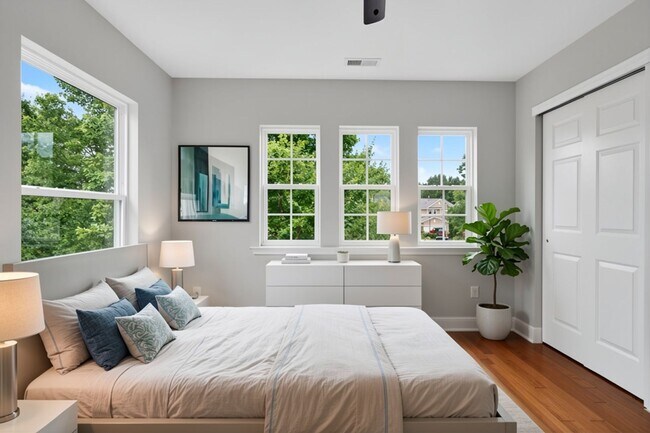 Building Photo - 4007 Jockey Club Circle