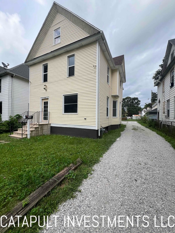 Building Photo - 1209-14 1/2 14 1/2 St