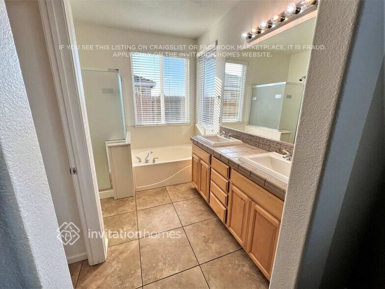 Building Photo - 1802 Coffee Creek Way