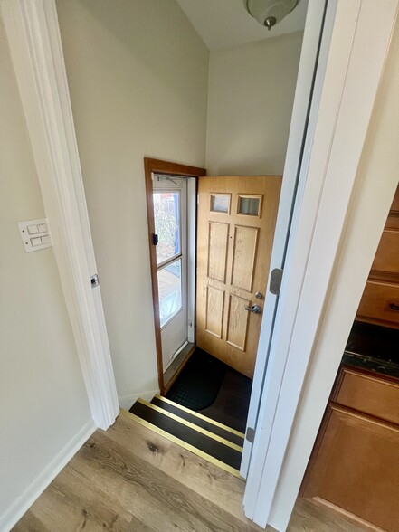 Building Photo - 4852 N Greenwood Ave