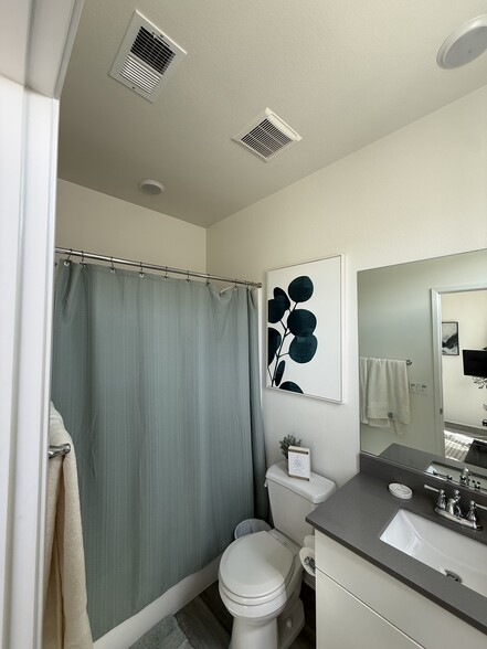 Building Photo - 5216 Beachfront Cove St