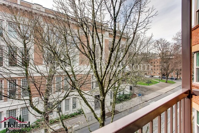 Building Photo - Modern 2-Bedroom Apartment in the Heart of Downtown NEW SUPER PRICE at $1,795!