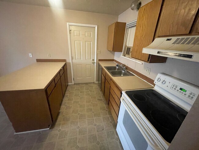 Building Photo - 383-391 N Wood Cir