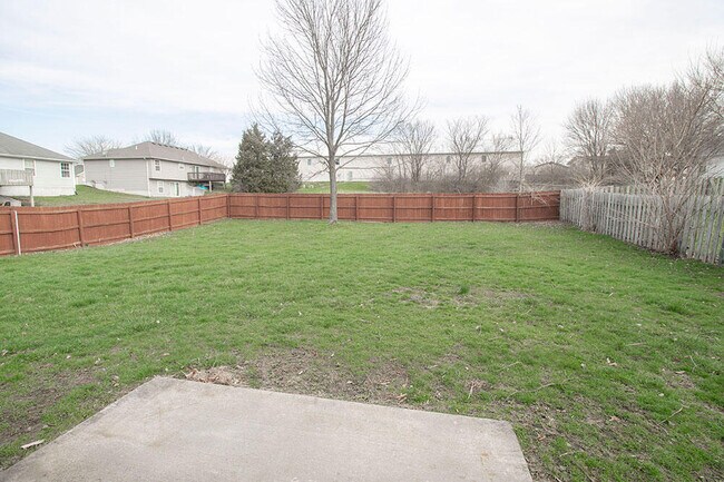 Building Photo - 1601 Smiley Ln