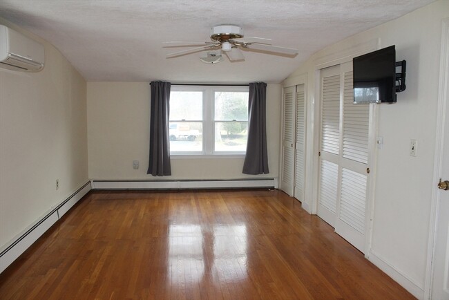 Building Photo - 28 Myrtle St