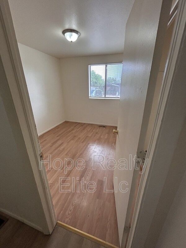 Building Photo - 334 Fairway S