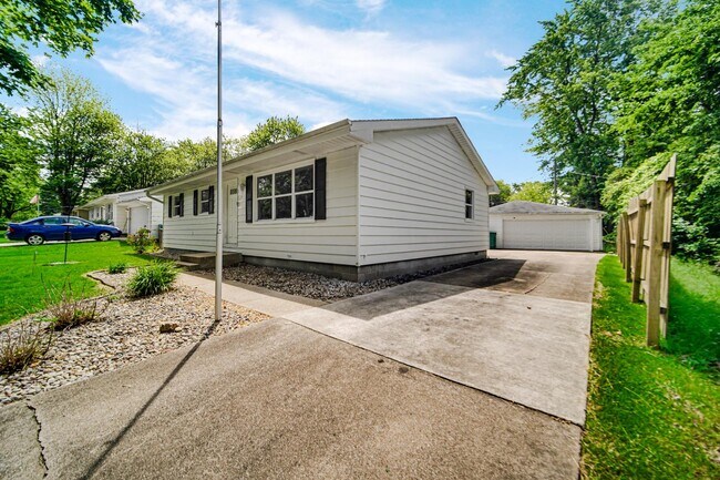Building Photo - 3413 W 77th Ave
