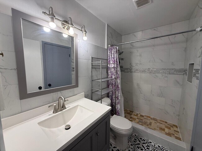 Building Photo - 2714 W Ellis Dr