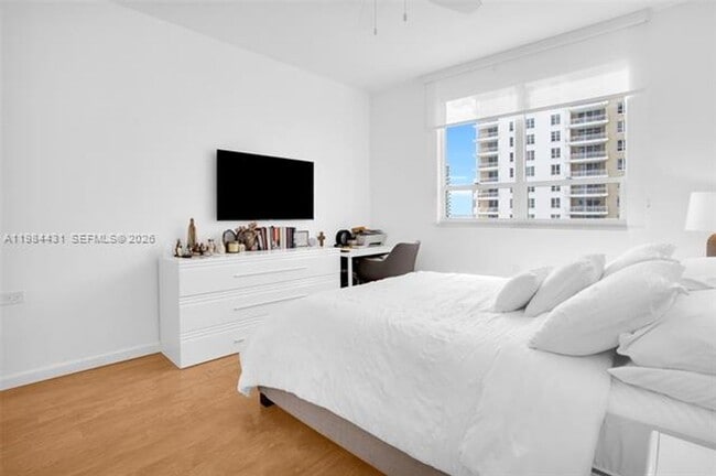 Building Photo - 801 Brickell Key Blvd