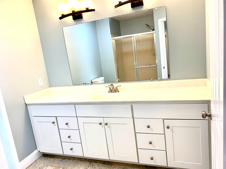 Building Photo - 1109 Foxmeadow Dr