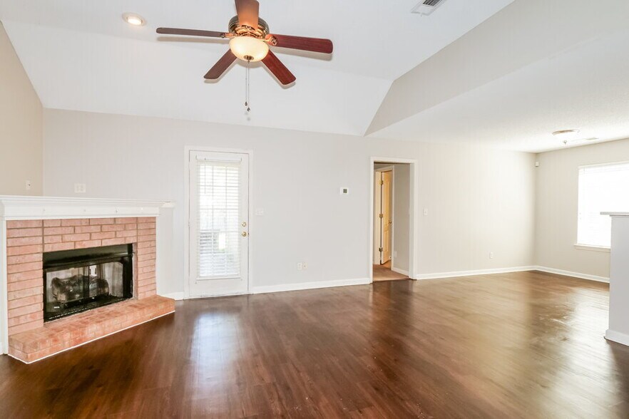 Building Photo - 1106 Cross Wood Ln