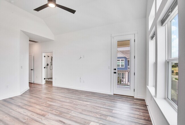 Building Photo - 3201 Zach Scott St