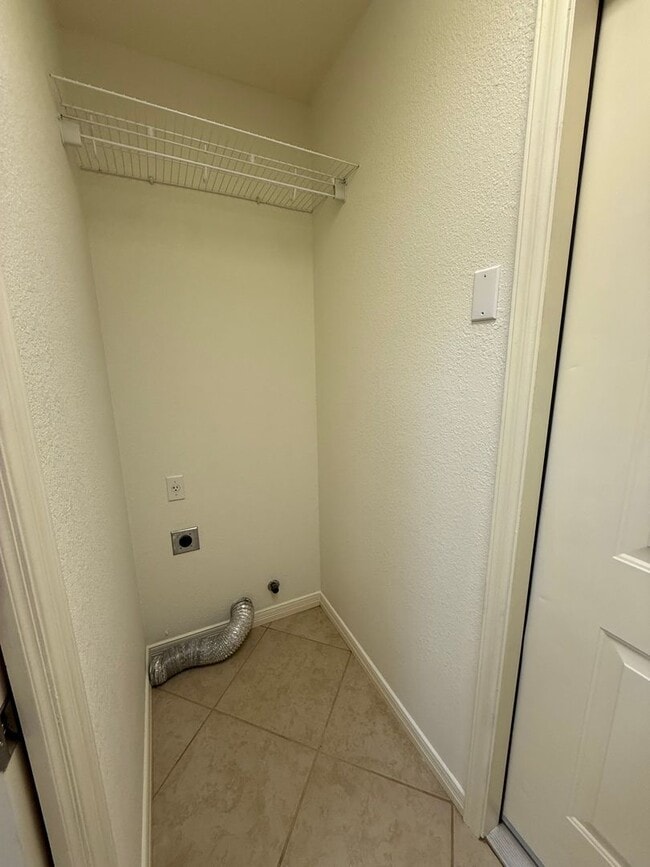 Building Photo - Beautiful 2 Bedroom/2 Bath W/ Office