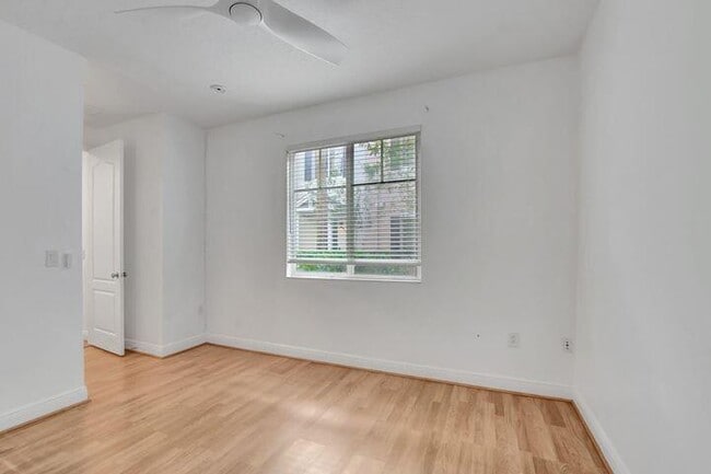 Building Photo - 3813 NW 5th Terrace