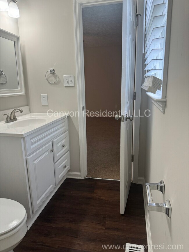 Building Photo - 6615 Burgenfield Dr