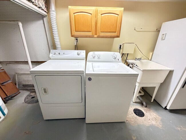 Building Photo - 3 Bedroom Home With A  Basement And Large Back Yard