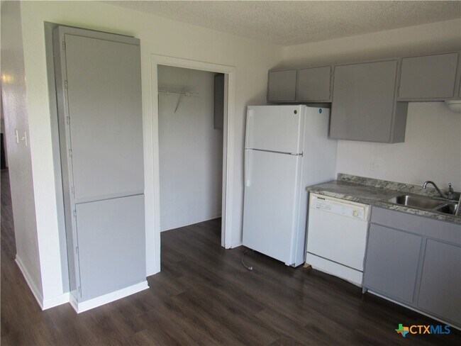 Building Photo - 2603 Bermuda Dr