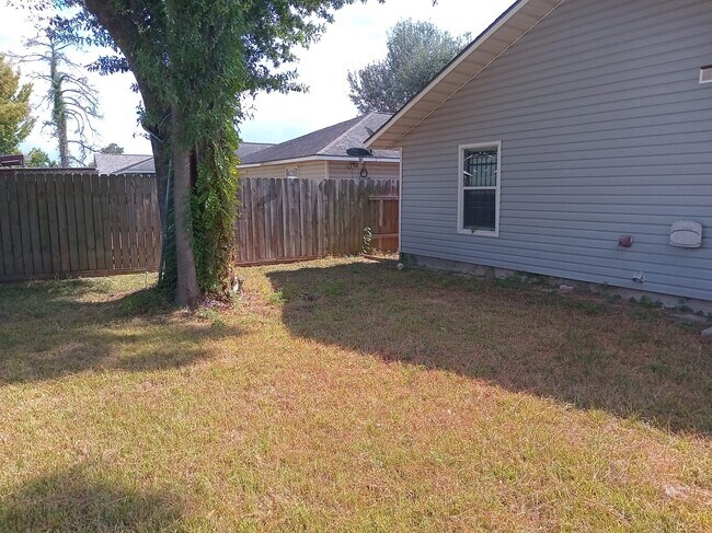 Building Photo - 11811 Greenmesa Dr