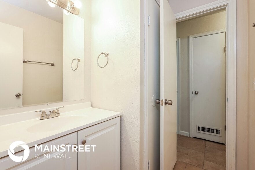 Building Photo - 4400 N Shadybrook Dr