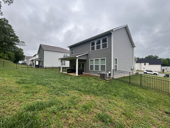 Building Photo - 1055 Ross Farms Blvd