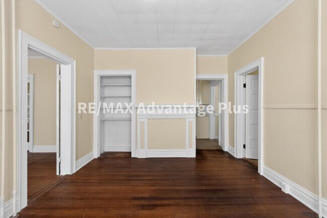 Building Photo - 106 Grove St