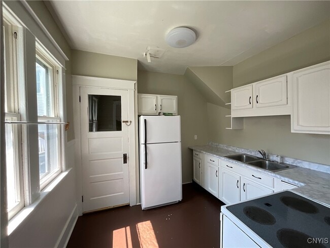 Building Photo - 700 Nellis St